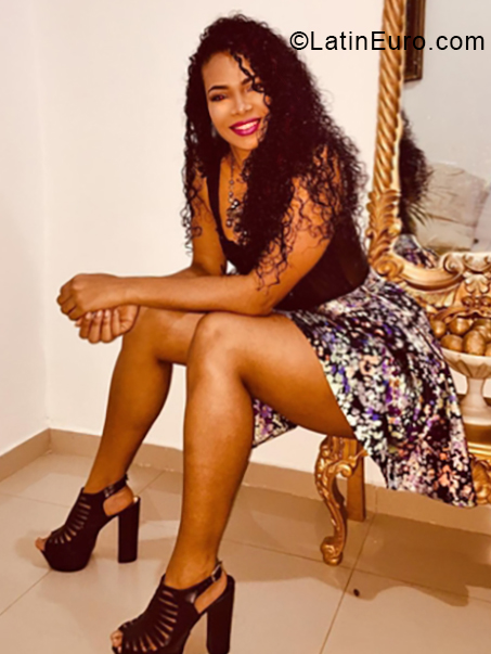 Date this athletic Colombia girl Sonia from Cartagena CO24520