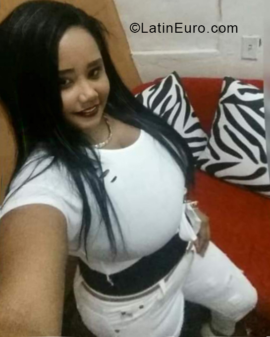 Date this stunning Dominican Republic girl Mariela from Santo Domingo DO33388