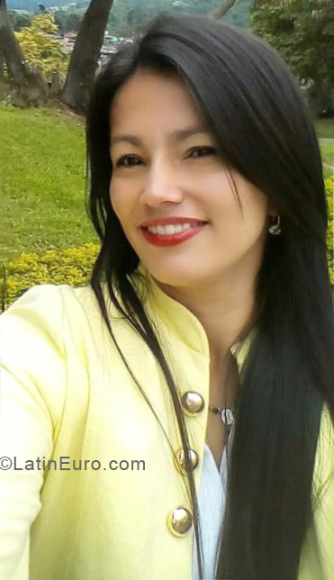 Date this happy Colombia girl Alejandra from Manizales CO24551