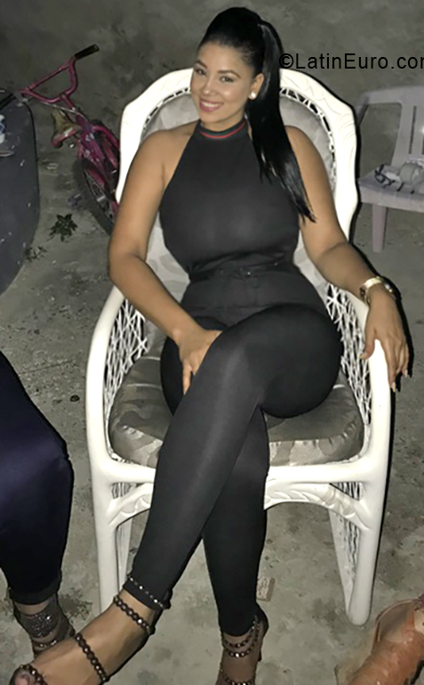 Date this lovely Dominican Republic girl Michelle from La Vega DO33431