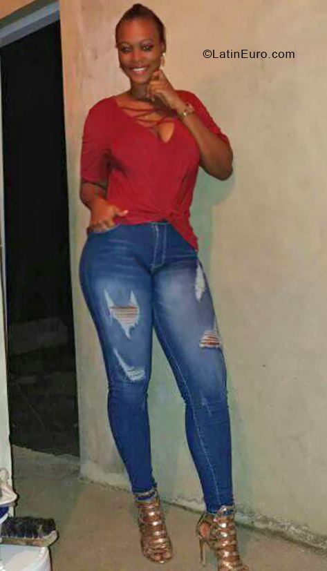 Date this happy Dominican Republic girl Michaela from Santiago DO33446