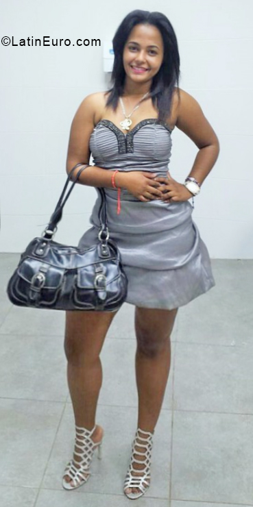 Date this gorgeous Dominican Republic girl Genesis from Santo Domingo DO33463