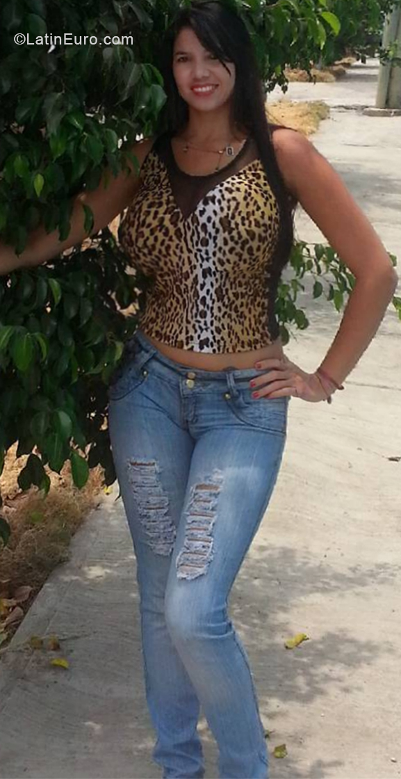 Date this stunning Venezuela girl Yenny from Guarenas VE2002