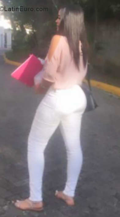 Date this exotic Dominican Republic girl Mell from Santo Domingo DO33507