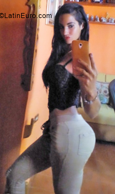 Date this charming Cuba girl Adianne from Havana CU434