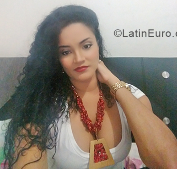 Date this lovely Colombia girl Zuleima from Cartagena CO24625