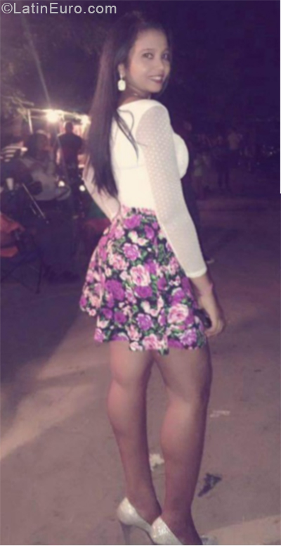 Date this hard body Dominican Republic girl Yeniffer from Santiago DO33556