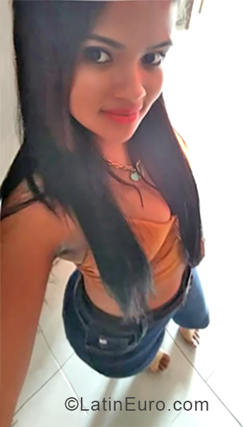 Date this delightful Dominican Republic girl Estefany from Santiago DO33576