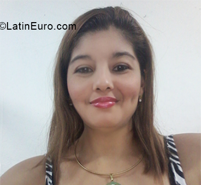 Date this voluptuous Nicaragua girl Darling from  NI215