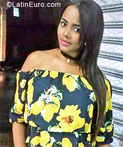 Date this gorgeous Dominican Republic girl Karo from Nagua DO33607