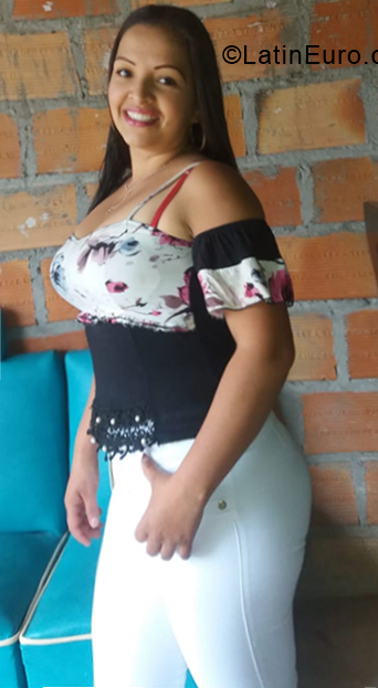 Date this stunning Colombia girl Miriam from Acevedo CO24689