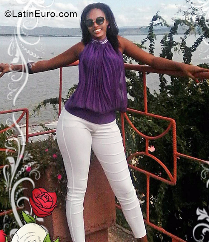 Date this gorgeous Cuba girl Adriana from Guantanamo CU448