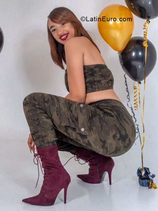 Date this athletic Dominican Republic girl Celina from Santo Domingo DO33668