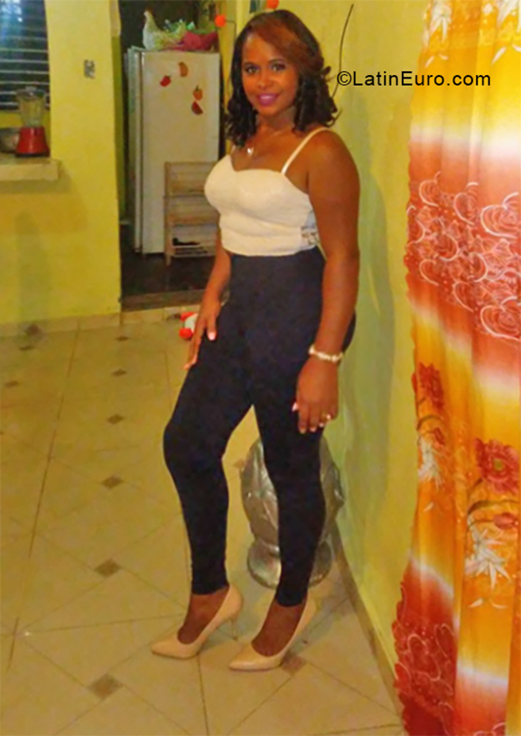 Date this exotic Dominican Republic girl Joheli from Santo Domingo DO33675