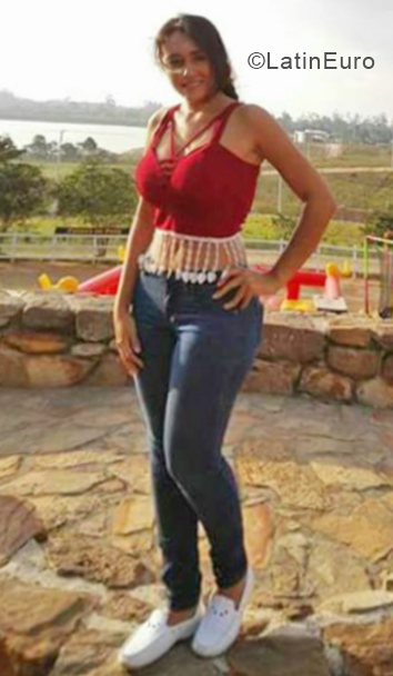 Date this delightful Colombia girl Fabiana from Bucaramanga CO24730