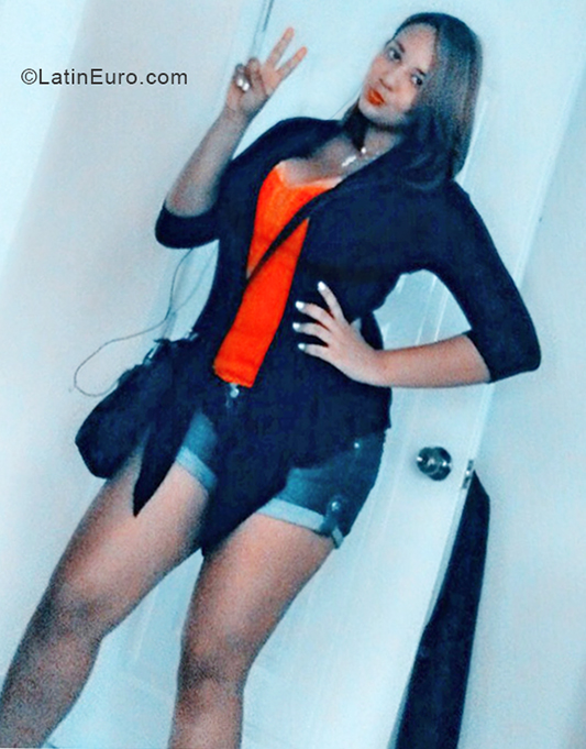 Date this fun Dominican Republic girl Fauny from Santo Domingo DO34246