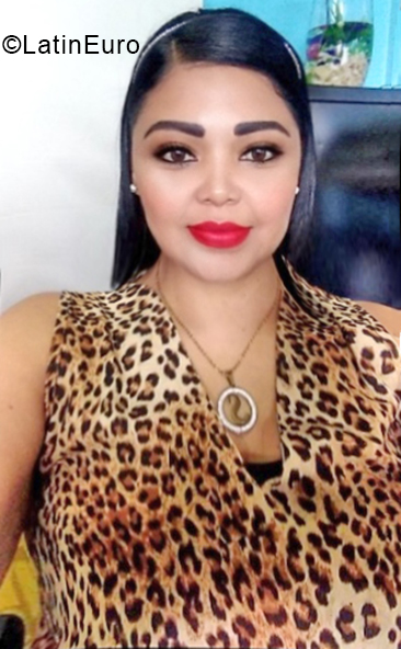 Date this happy Honduras girl Karina from Tegucigalpa HN2659