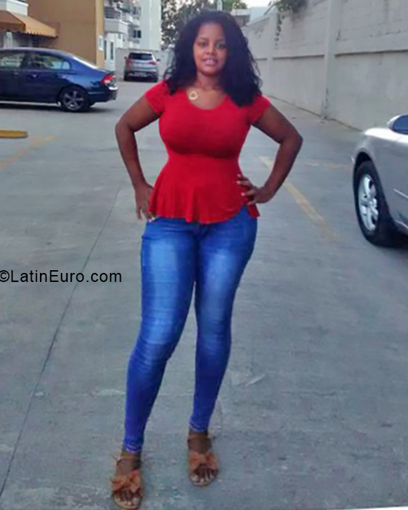 Date this happy Dominican Republic girl Carolina from Santo Domingo DO34231