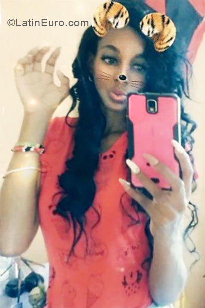 Date this stunning Cuba girl Diana from Camaguey CU496