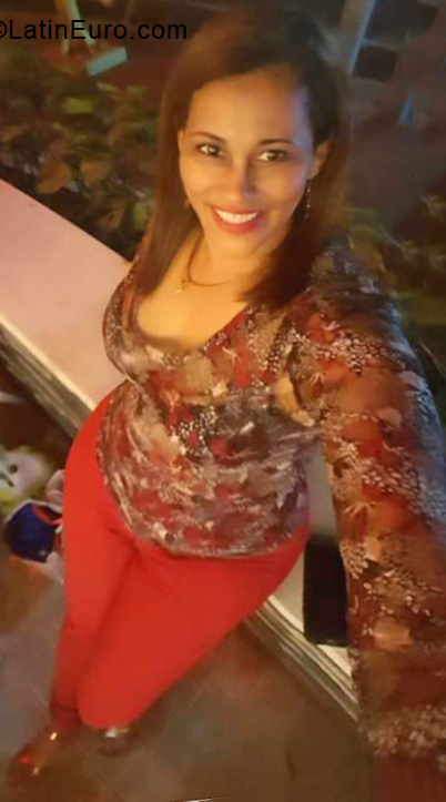 Date this voluptuous Dominican Republic girl Vicri from Santiago De Los Caballeros DO33780