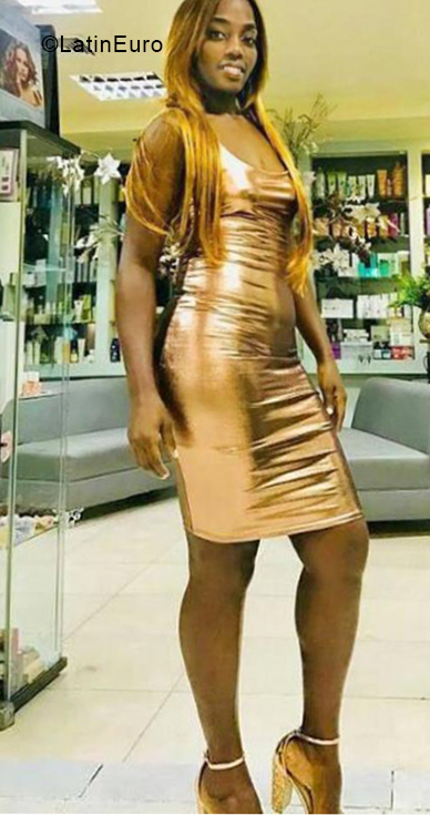 Date this tall Dominican Republic girl Vivi from Santo Domingo DO33807