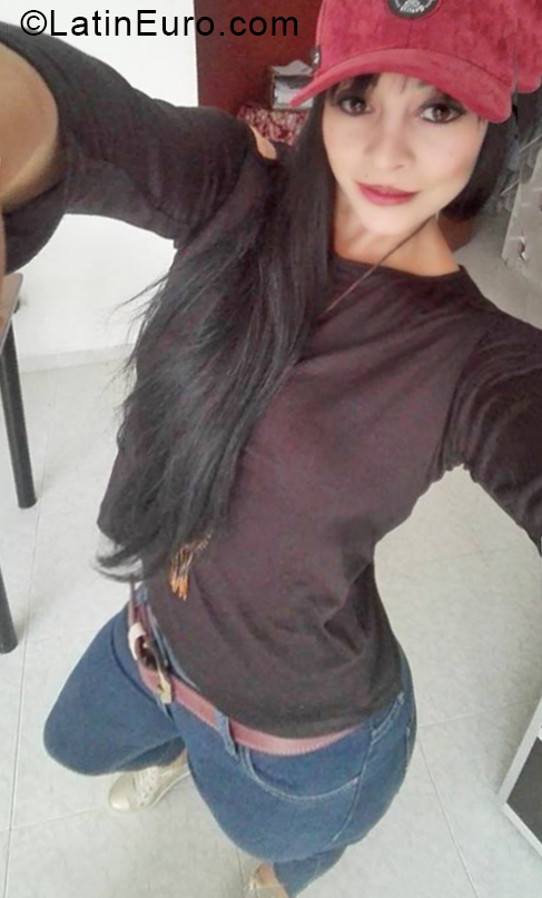 Date this gorgeous Colombia girl Lady from Bogota CO24793