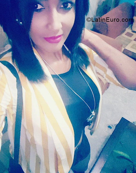 Date this stunning Dominican Republic girl Yenny from Sabana Grande De Boya DO33836