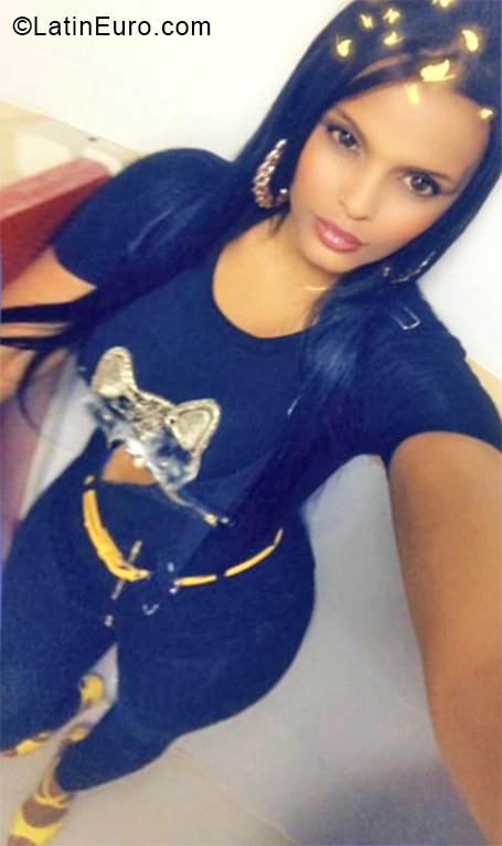 Date this gorgeous Dominican Republic girl Kaurenis from Santo Domingo DO33863