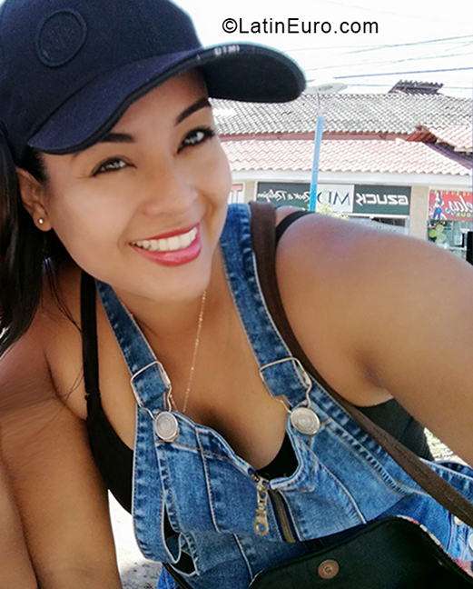 Date this charming Peru girl Garesmir from Pucalla PE1338