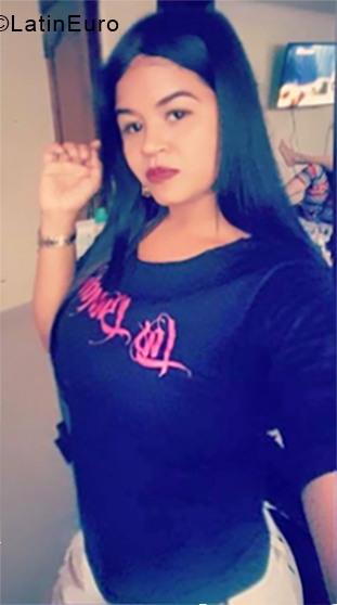 Date this beautiful Dominican Republic girl Emeli from Santo Domingo DO33874