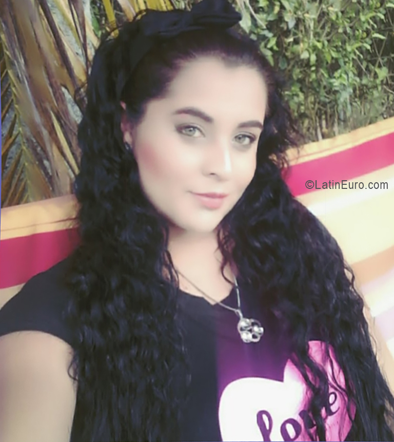 Date this georgeous Colombia girl Moon from Colombia CO24813