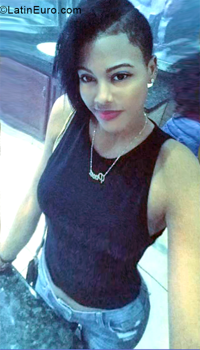 Date this nice looking Dominican Republic girl Franchesca from San pedro de Macoris DO33892