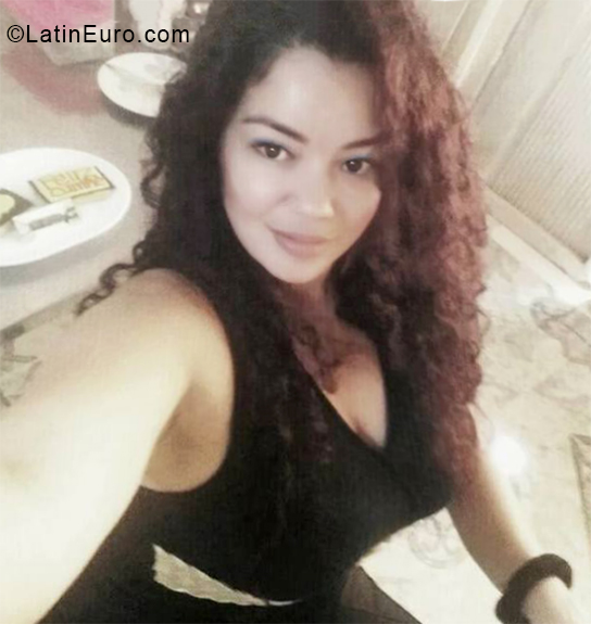 Date this young Colombia girl Veronica from Santa Marta CO24831