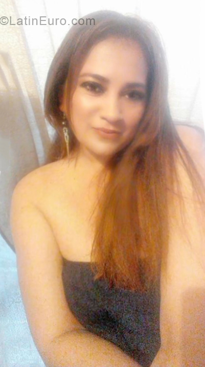 Date this gorgeous Colombia girl Elsa from Bogota CO24832