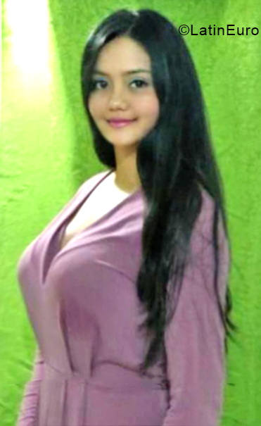 Date this hot Colombia girl Nicolle from Bucaramanga CO24866