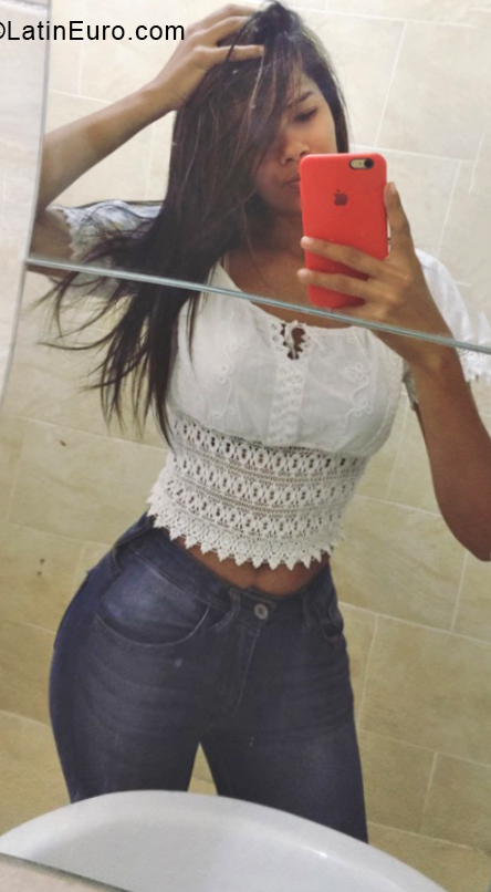 Date this delightful Dominican Republic girl Laura from Santo Domingo DO33984