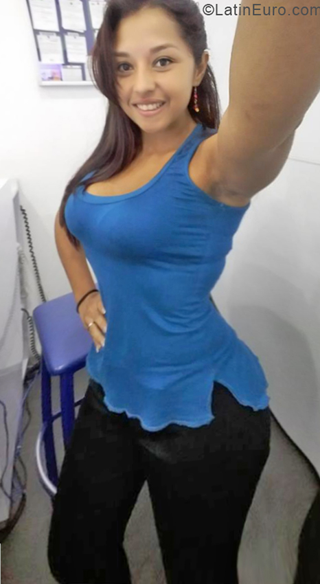 Date this delightful Venezuela girl Isabella from Caracas VE2135