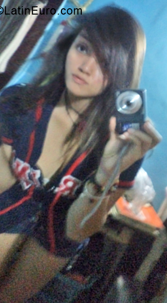 Date this pretty Venezuela girl Marivi from Caracas VE2137