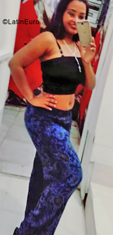Date this athletic Dominican Republic girl Carolina from Santo Domingo DO34013