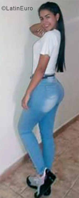 Date this athletic Venezuela girl Melanni Gil from Caracas VE2143