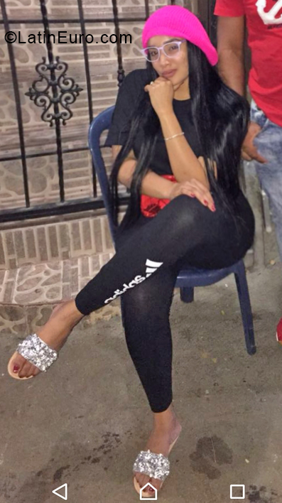 Date this beautiful Dominican Republic girl Mika from Santo Domingo DO34025