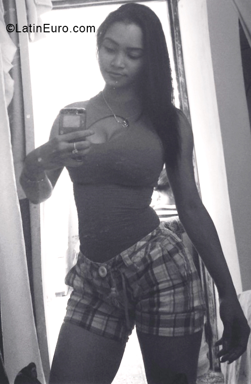 Date this cute Dominican Republic girl Flor from Santo Domingo DO34230