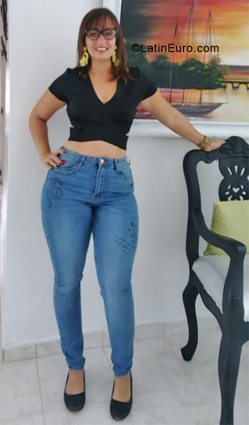 Date this voluptuous Dominican Republic girl Maria from Santo Domingo DO34052