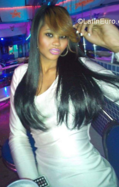 Date this exotic Dominican Republic girl Nicki from Santo Domingo DO34053