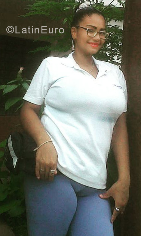 Date this attractive Venezuela girl Dulis from Maracay VE2145