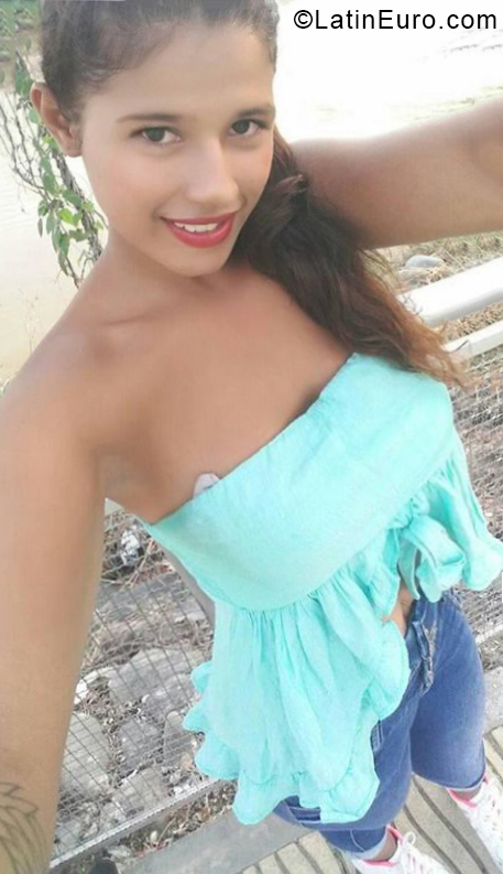 Date this stunning Colombia girl Laura from Ibaque CO24943