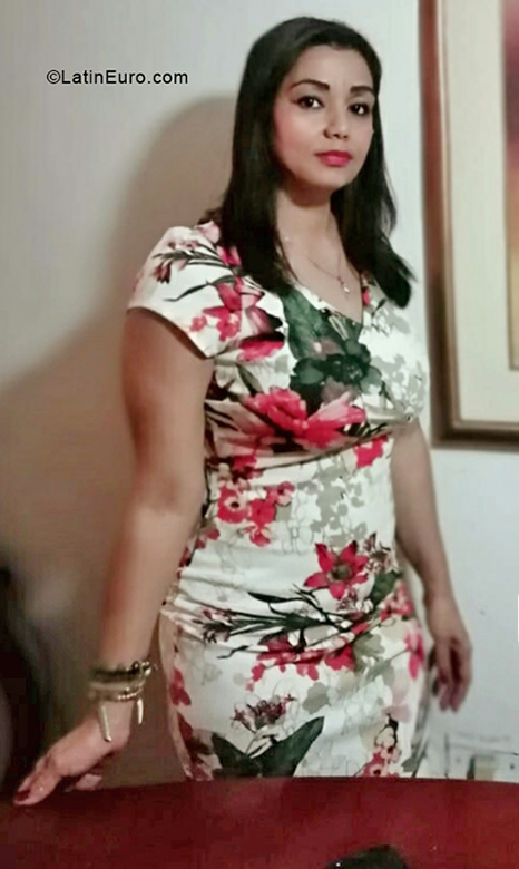 Date this funny Colombia girl Magnolia from Cartagena CO27577