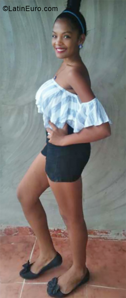 Date this passionate Dominican Republic girl Rosa from Hato Mayor Del Rey DO34092