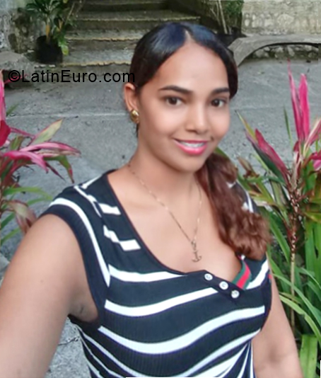 Date this happy Dominican Republic girl Yuli from Samana DO34139