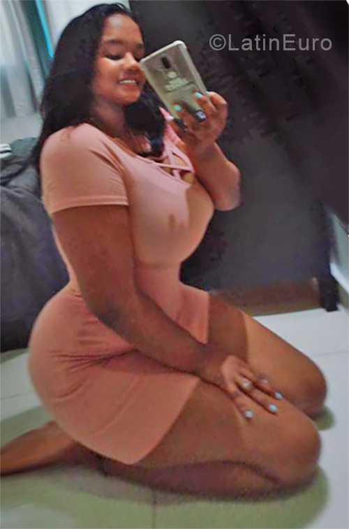 Date this attractive Dominican Republic girl Ashley from Santo Domingo DO34142